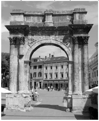 Figure 10.18  Pola (Pula, Croatia), Arch of the Sergii, 29–27 bc.